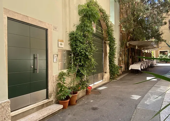 بيت ضيافة Residenza Bonifacio - Adults Only فيرونا